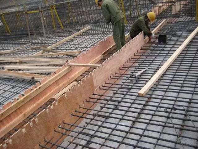 建筑施工中后澆帶、變形縫與施工縫的關(guān)鍵區(qū)別解析